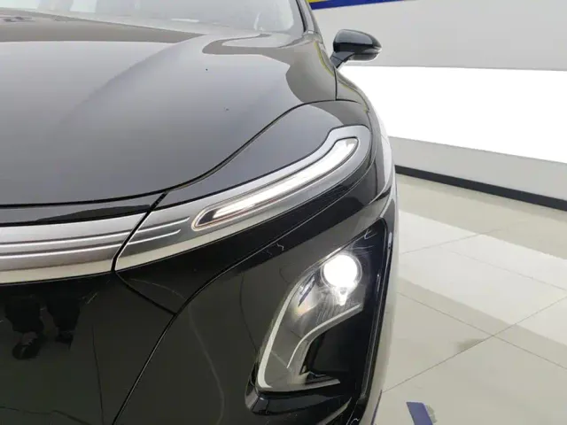 Hongqi E-QM5 — Фото автомобиля 5