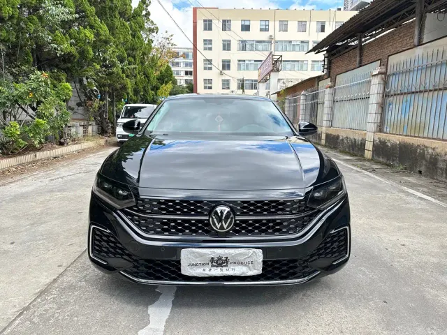 Volkswagen Passat — Фото автомобиля 2