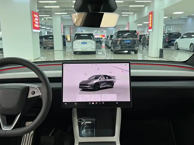 Tesla Model Y — Фото автомобиля 8