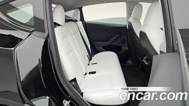 Tesla Model Y — Фото автомобиля 11