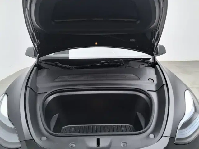 Tesla Model Y — Фото автомобиля 6