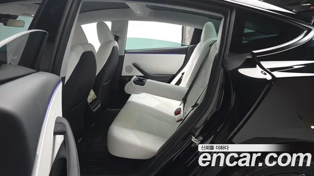 Tesla Model 3 — Фото автомобиля 18