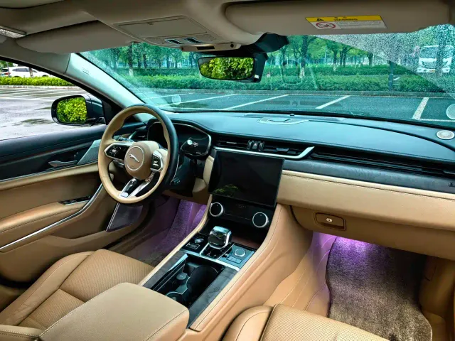 Jaguar XFL — Фото автомобиля 16