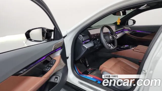 BMW 5 Series G60 — Фото автомобиля 14