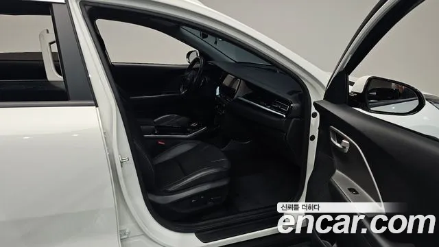 Kia Niro — Фото автомобиля 17