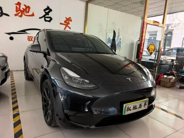 Tesla Model Y — Фото автомобиля 3