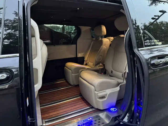 Toyota Sienna — Фото автомобиля 16