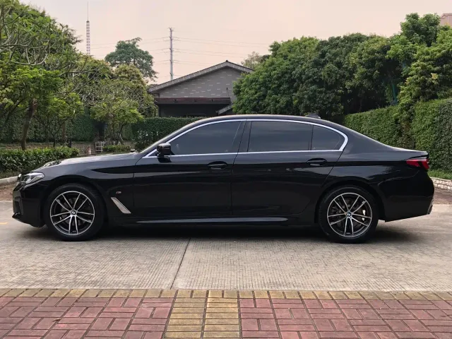 BMW 5 Series — Фото автомобиля 4