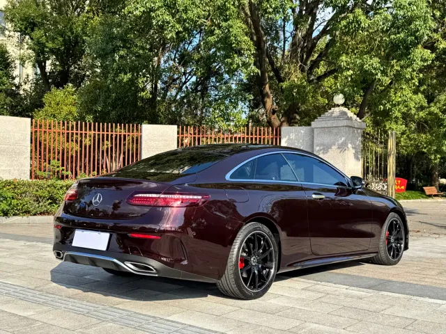 Mercedes-Benz E-Class — Фото автомобиля 4