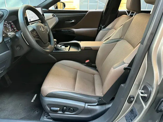 Lexus ES — Фото автомобиля 19