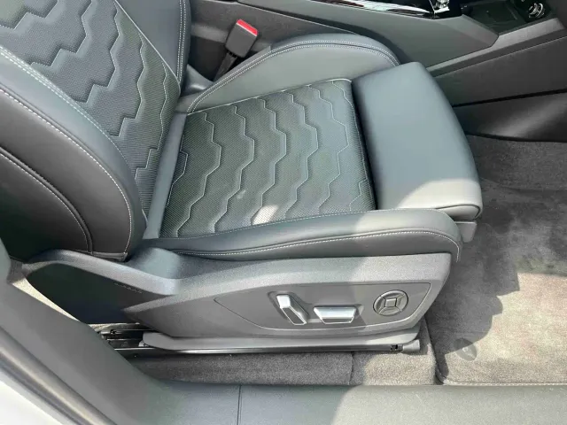 Audi Q6L e-tron — Фото автомобиля 12