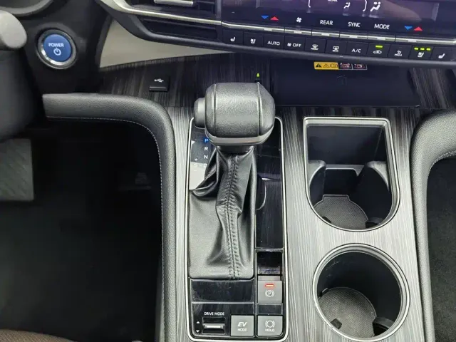 Toyota Granvia — Фото автомобиля 13