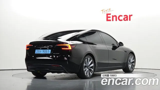 Tesla Model 3 — Фото автомобиля 2