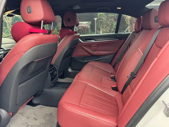 BMW 5 Series — Фото автомобиля 15
