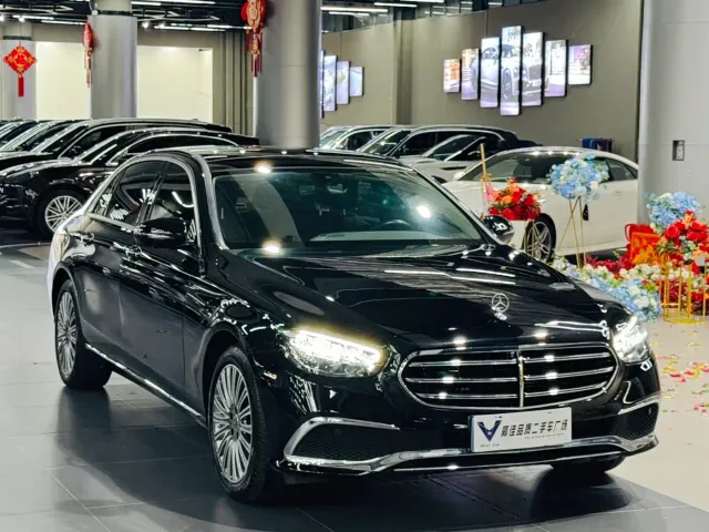 Mercedes-Benz E-Class — Фото автомобиля 3