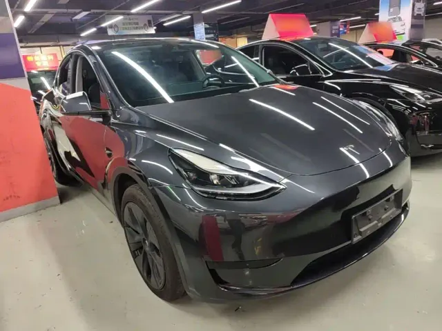 Tesla Model Y — Фото автомобиля 3