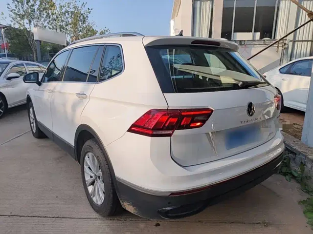 Volkswagen Tiguan L — Фото автомобиля 4