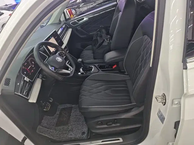 Volkswagen Tiguan L — Фото автомобиля 14