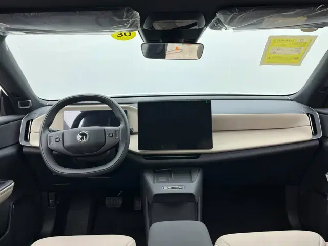 Volvo XC70 Plug-in Hybrid — Фото автомобиля 12