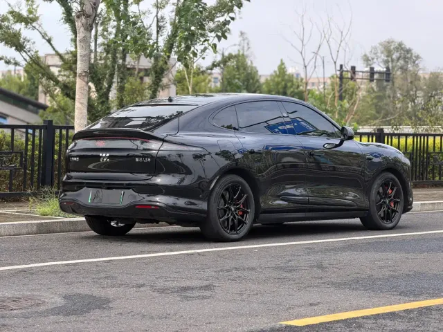 IM Motors LS6 — Фото автомобиля 5