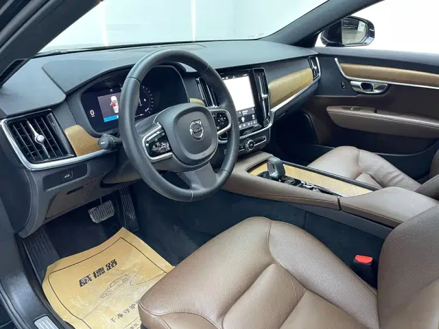 Volvo S90 — Фото автомобиля 12