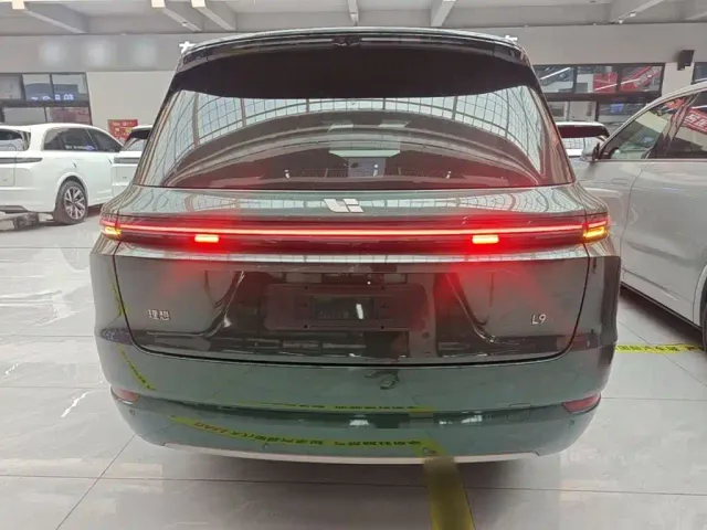 Li Auto L9 — Фото автомобиля 5