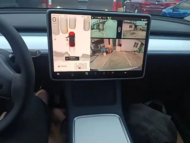 Tesla Model Y — Фото автомобиля 12