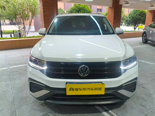 Volkswagen Tiguan L — Фото автомобиля 7