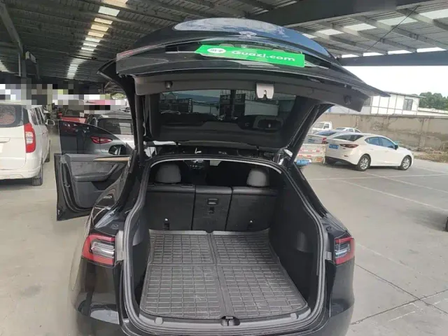 Tesla Model Y — Фото автомобиля 18