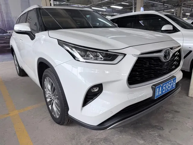 Toyota Highlander — Фото автомобиля 3