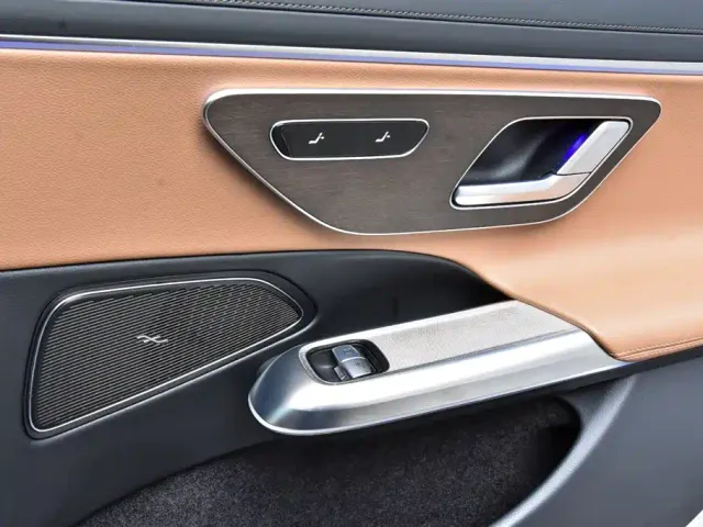 Mercedes-Benz E-Class — Фото автомобиля 7