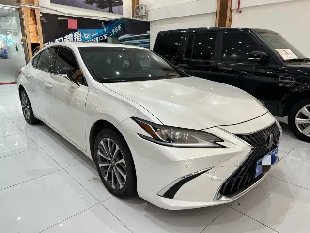 Lexus ES — Фото автомобиля 3