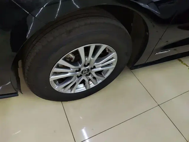 Toyota Sienna — Фото автомобиля 22