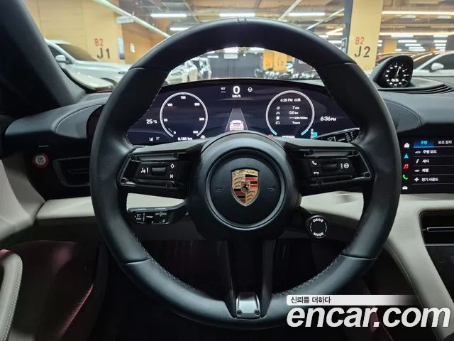 Porsche Taycan — Фото автомобиля 6