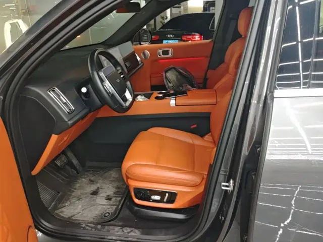 Li Auto L7 — Фото автомобиля 14