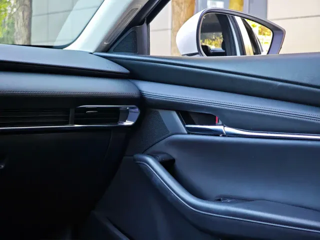 Mazda Axela — Фото автомобиля 15