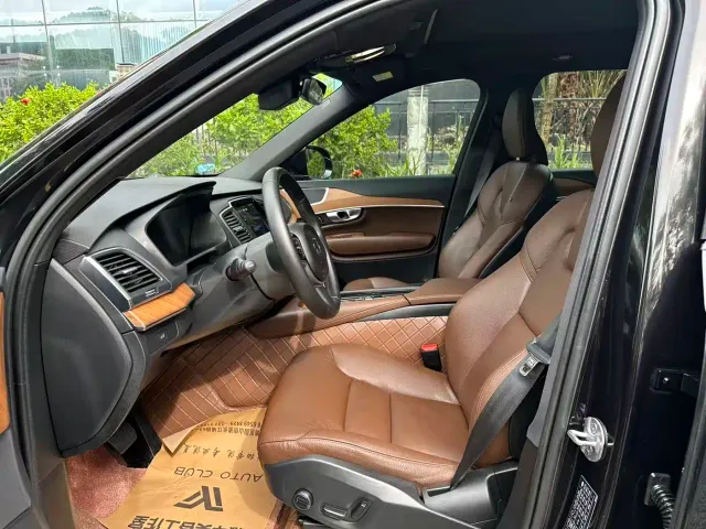 Volvo XC90 — Фото автомобиля 4