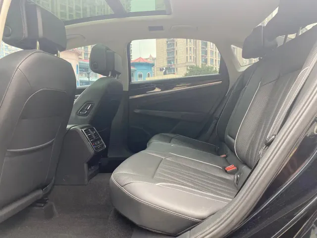 Volkswagen Passat — Фото автомобиля 8
