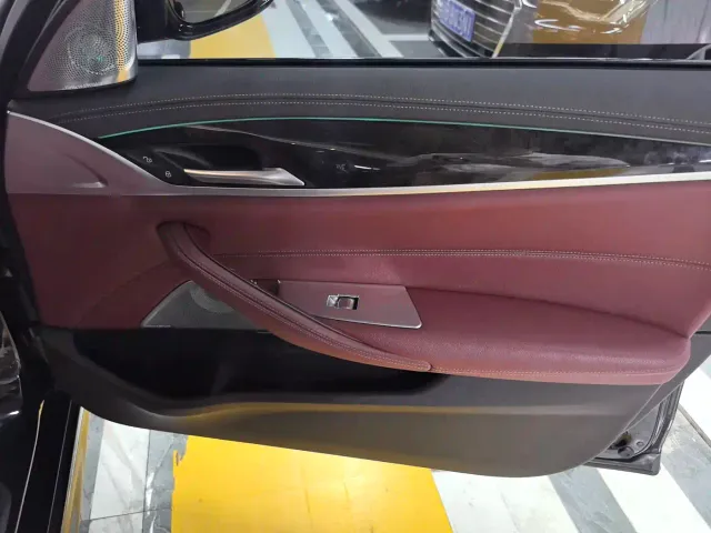 BMW 5 Series — Фото автомобиля 17