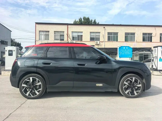 MINI Electric MINI ACEMAN — Фото автомобиля 5
