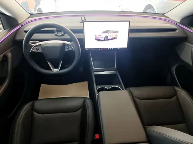 Tesla Model Y — Фото автомобиля 9