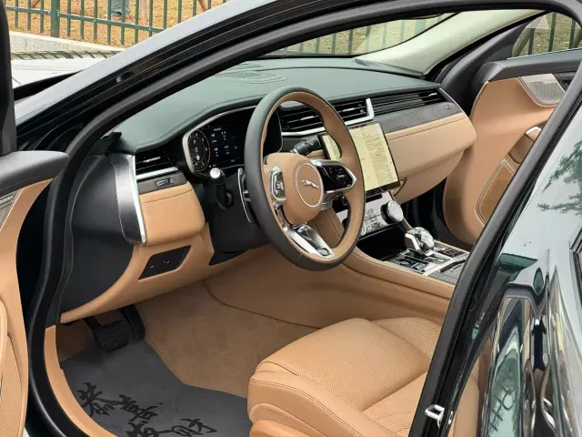 Jaguar XFL — Фото автомобиля 4