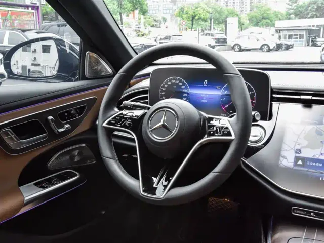 Mercedes-Benz E-Class — Фото автомобиля 17
