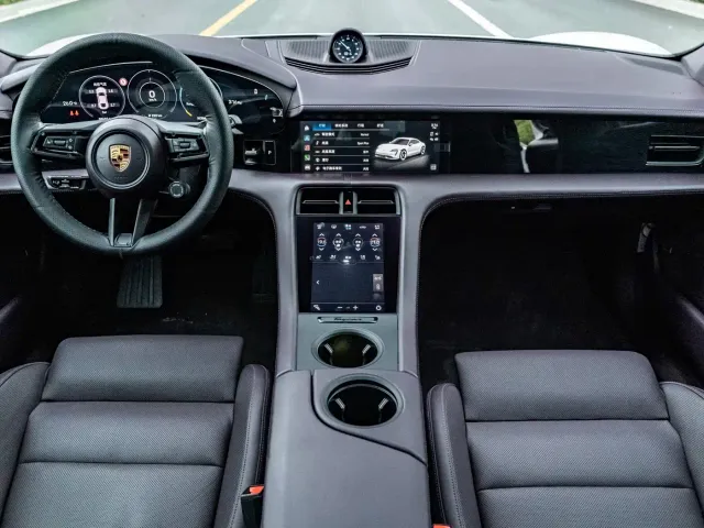 Porsche Taycan — Фото автомобиля 23