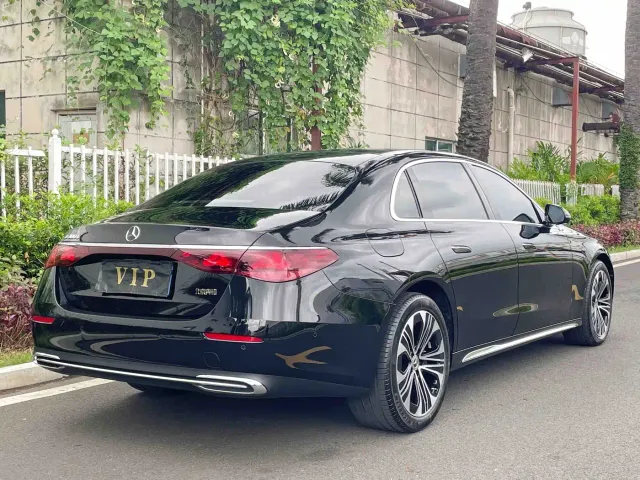 Mercedes-Benz E-Class — Фото автомобиля 7