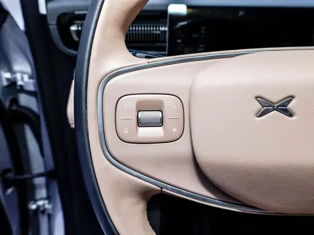 Xpeng X9 — Фото автомобиля 16