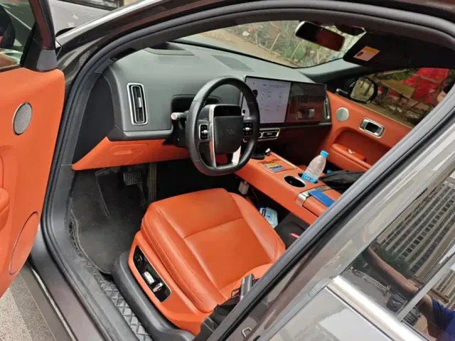 Li Auto L8 — Фото автомобиля 9