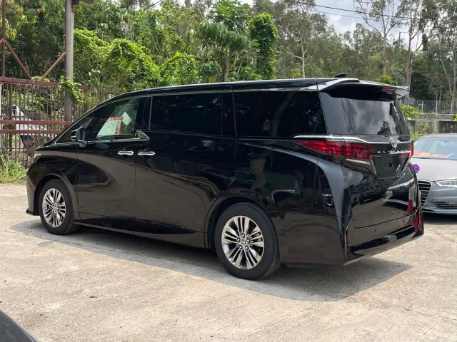 Toyota Alphard — Фото автомобиля 4