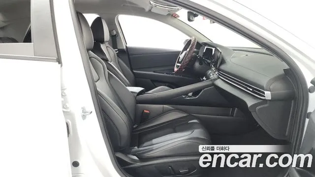 Hyundai Avante CN7 — Фото автомобиля 11