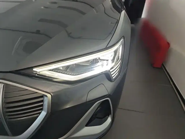 Audi e-tron — Фото автомобиля 23